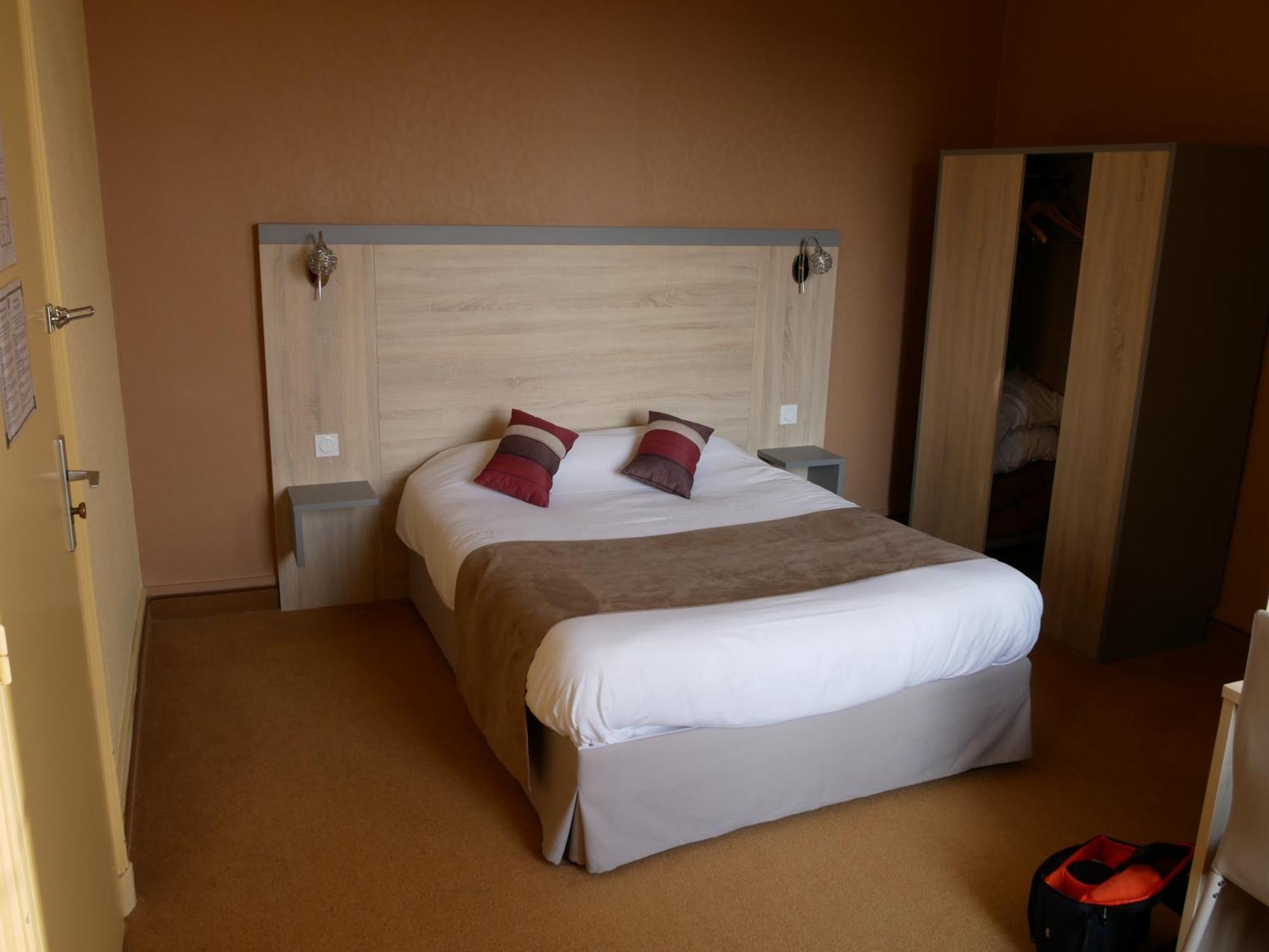 Logis Hotel Le Lion D'Or Chauvigny Buitenkant foto