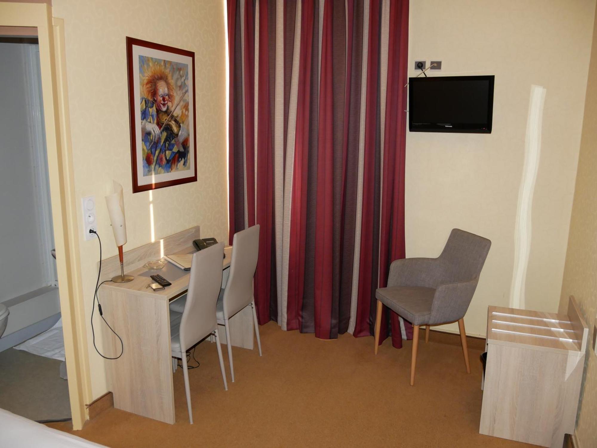 Logis Hotel Le Lion D'Or Chauvigny Buitenkant foto
